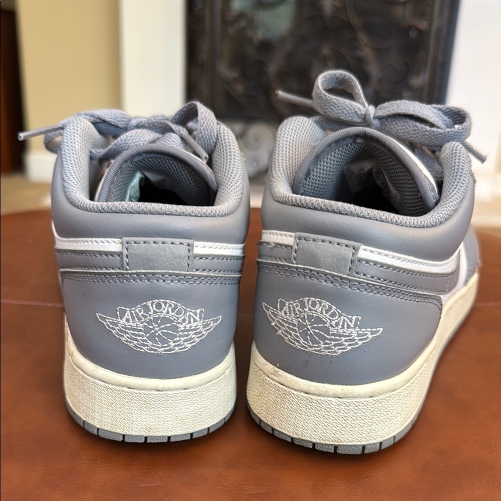 Nike Gray and White Low-Top Sneakers - Picture 3 of 10